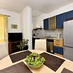 Guest house Apartment Nikola Porec