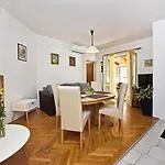 Guest house Apartment Nikola 4*