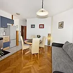 Guest house Apartment Nikola 4*