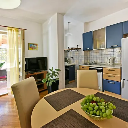 Apartment Nikola 3* بوريتش