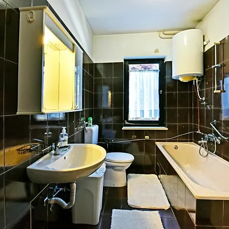 Apartment Nikola بيت ضيافة
