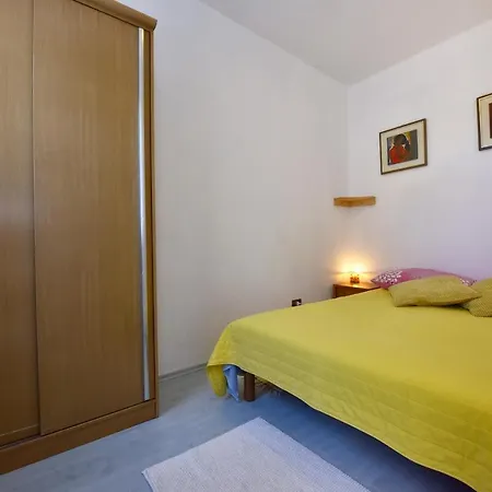 Guest house Apartment Nikola 4*