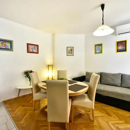 Apartment Nikola بيت ضيافة بوريتش