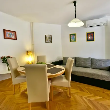 Apartment Nikola Gostinjska kuća 4*