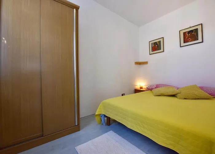 Guest house Apartment Nikola 4*