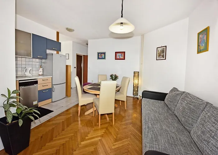 Guest house Apartment Nikola 4*