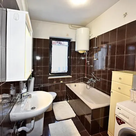 Guest house Apartment Nikola 3*