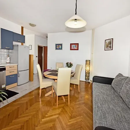 Guest house Apartment Nikola 3*